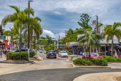 Airlie Beach Main Street. Small seaside tourist town in the tropical Whitsundays.