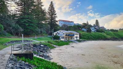 Hotel overlooking the Pacific Ocean at Yamba NSW